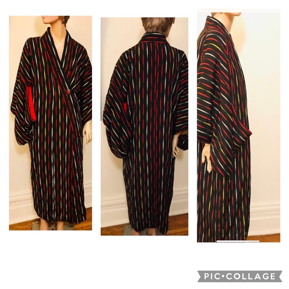 Vintage silk kimono with kabuki skeeves and gorgeous  lining